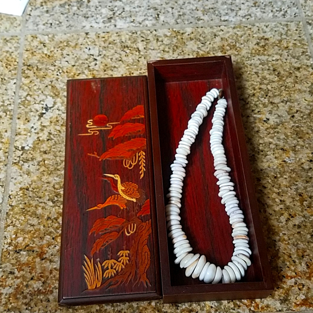 Hawaiian Puka Shell Necklace,VINTAGE/HUDGE!
